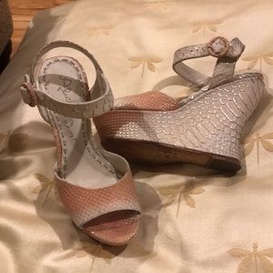 Alice & Olivia peach/pearl platform wedge sandal